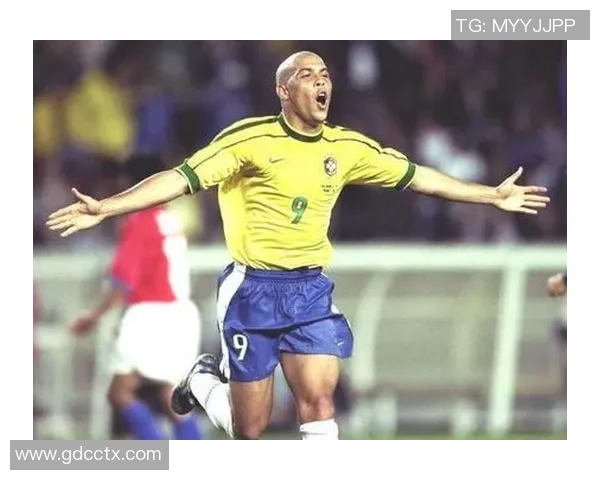 全球足球明星汇聚各国踢足球的传奇球员名单盘点